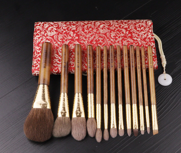 Makeup brushes tool with cosmetic bag